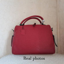 Load image into Gallery viewer, Sac à Main en Cuir Élégant pour Femme
