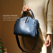 Load image into Gallery viewer, Sac à Main en Cuir Élégant pour Femme
