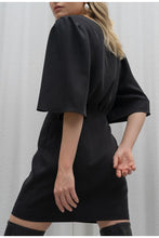 Load image into Gallery viewer, Robe Noire Manches Courtes pour Femme
