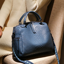 Load image into Gallery viewer, Sac à Main en Cuir Élégant pour Femme
