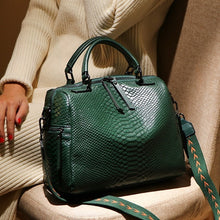 Load image into Gallery viewer, Sac à Main en Cuir Élégant pour Femme
