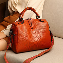 Load image into Gallery viewer, Sac à Main en Cuir Élégant pour Femme
