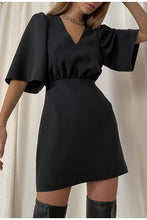 Load image into Gallery viewer, Robe Noire Manches Courtes pour Femme
